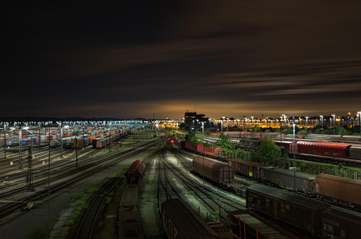 Logistics rail yard for bulk shipments